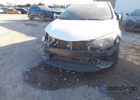 2016 Toyota Corolla Le z USA, uszkodzony, nr VIN 5YFBURHE2GP411191